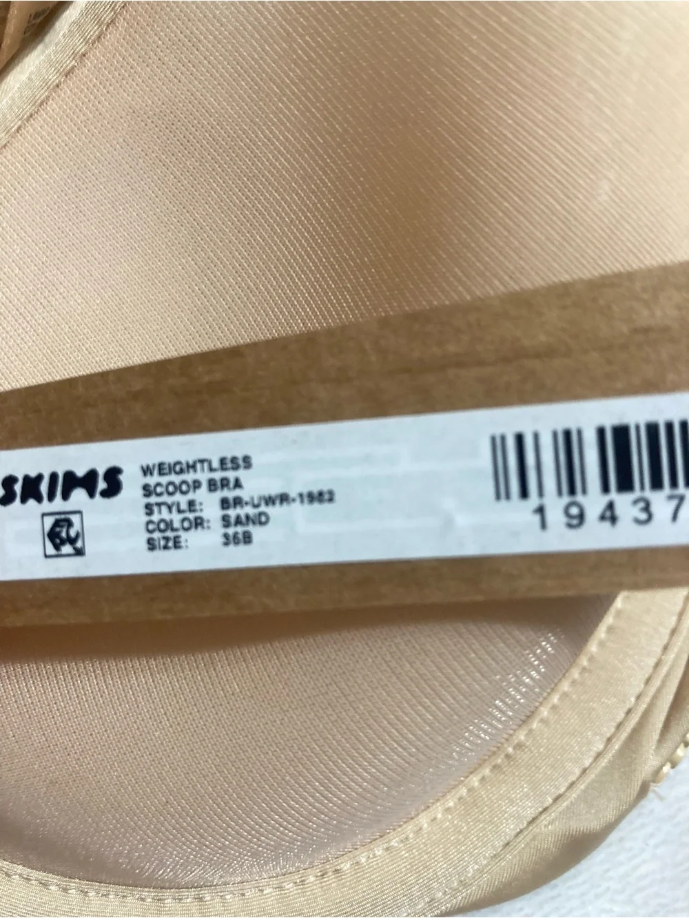 SKIMS Weightless Scoop Bra NWT 36B - Picture 5 of 5